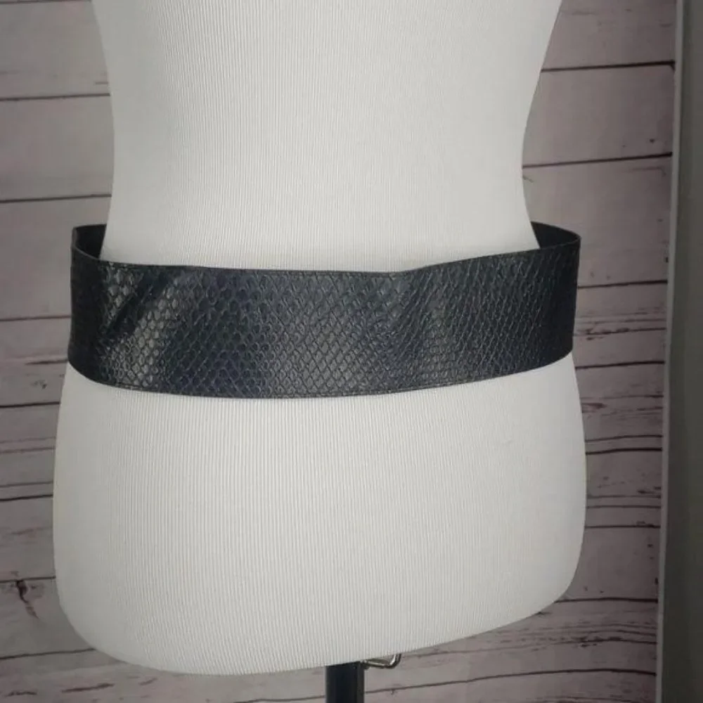 Vintage 80s Style Wide Black Waist‎  Hook Loop Belt